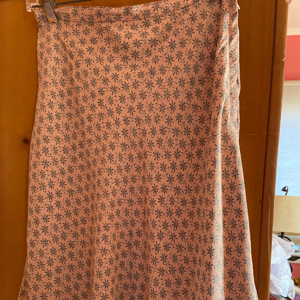 Ann Taylor size six midi skirt pink grey floral
